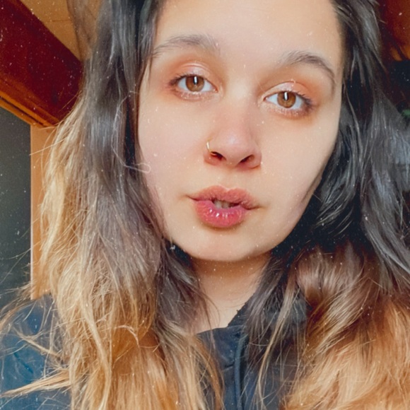 Meet your Posher, Kenzie - Picture 1 of 1